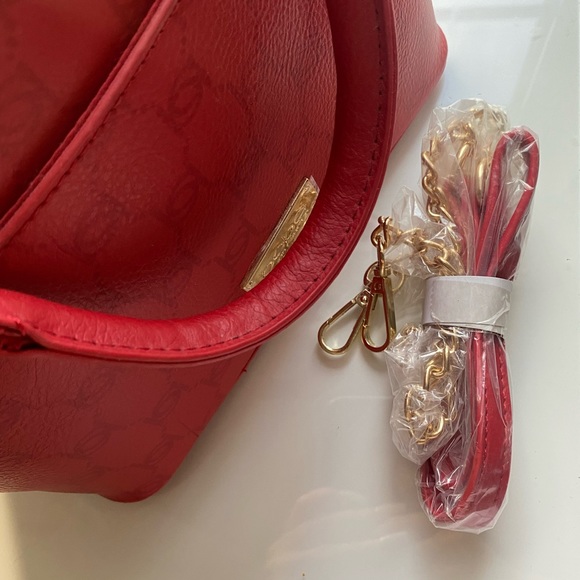 BEAUTIFUL BRIGHT RED BEBE BAG - Picture 2 of 7